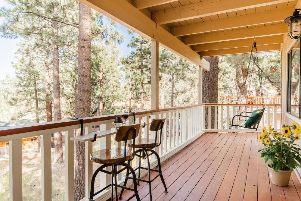 Old Hollywood Lodge-Pets, HotTub-Sauna, Speakeasy!
